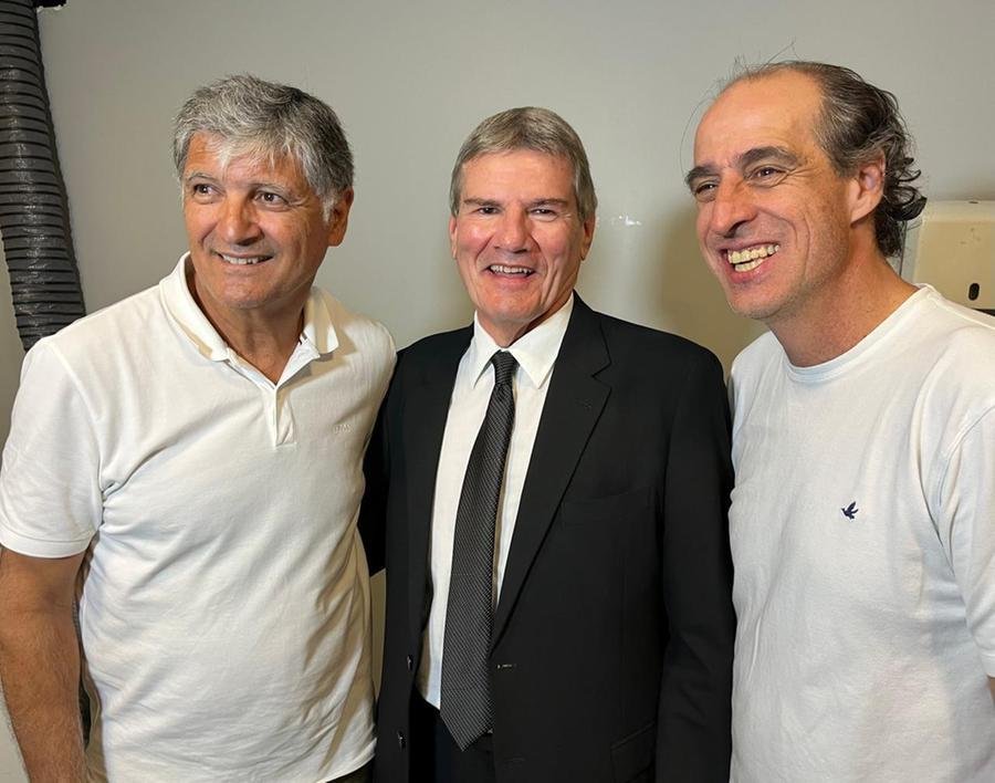 Toni Nadal, tio e t&eacute;cnico do tenista Rafael Nadal, com Jo&atilde;o Carlos de Oliveira e o ex-tenista Fernando Meligeni, o Fininho