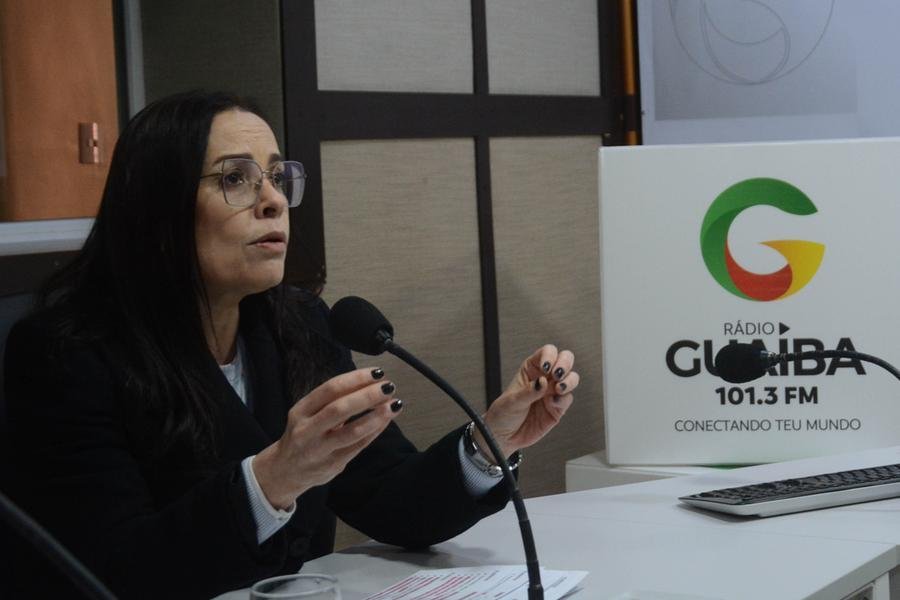 Juliana Brizola apresentou propostas no programa Acontecendo, da R&aacute;dio Gua&iacute;ba