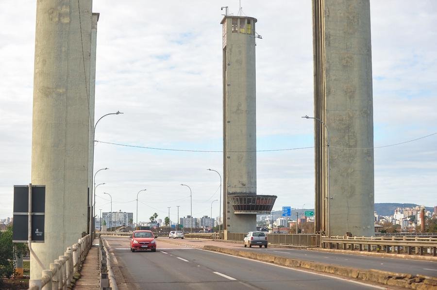 Trecho da ponte do v&atilde;o m&oacute;vel do Gua&iacute;ba ser&aacute; bloqueado na tarde desta quarta-feira