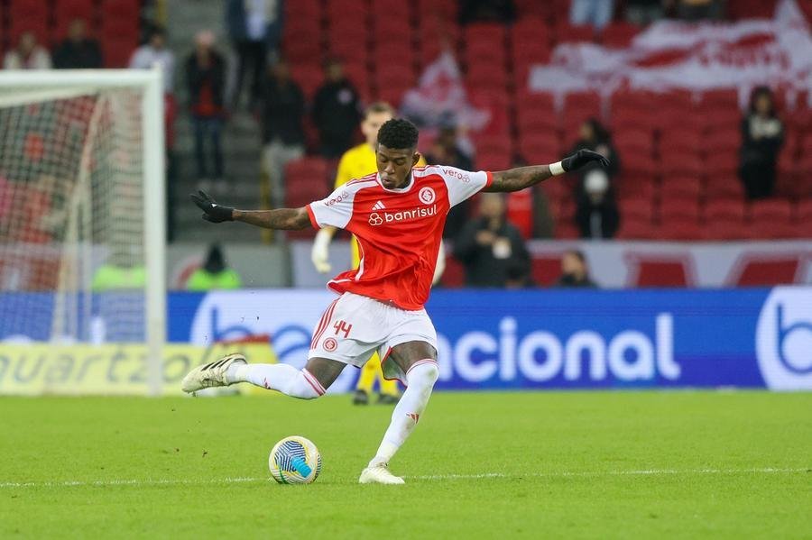 Vit&atilde;o estava em S&atilde;o Paulo, mas dever&aacute; voltar a Porto Alegre