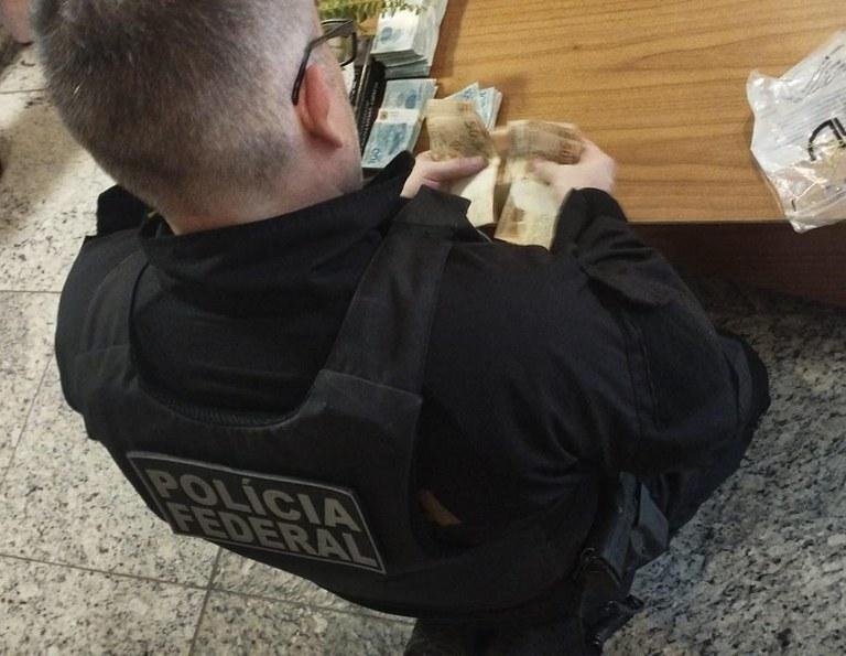 PF apreendeu dinheiro e joias