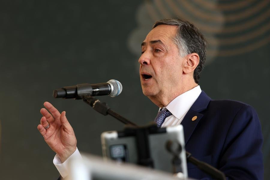 Barroso disse que dados eram p&uacute;blicos, estavam nas redes socais, e se referiam a pessoas investigadas pela Corte