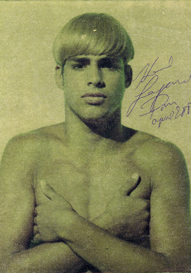 O ator Cau&atilde; Reymond surpreendeu seus seguidores no Instagram ao compartilhar polaroids, feitas pelo renomado estilista e fot&oacute;grafo Karl Lagerfeld