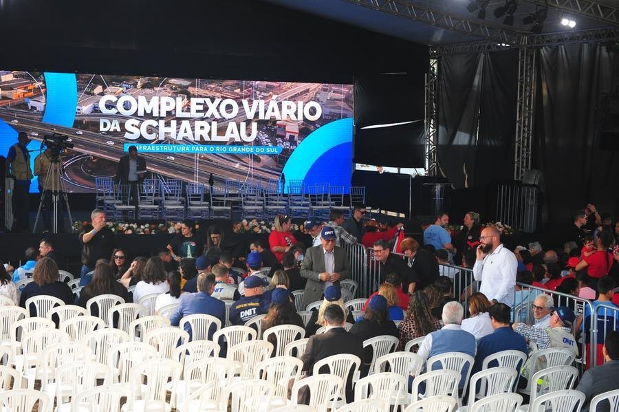 Mais cedo, Lula inaugurou um centro de oncologia no RS