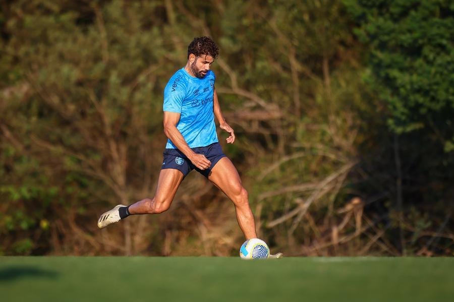 Diego Costa deve ganhar minutos contra o Bahia