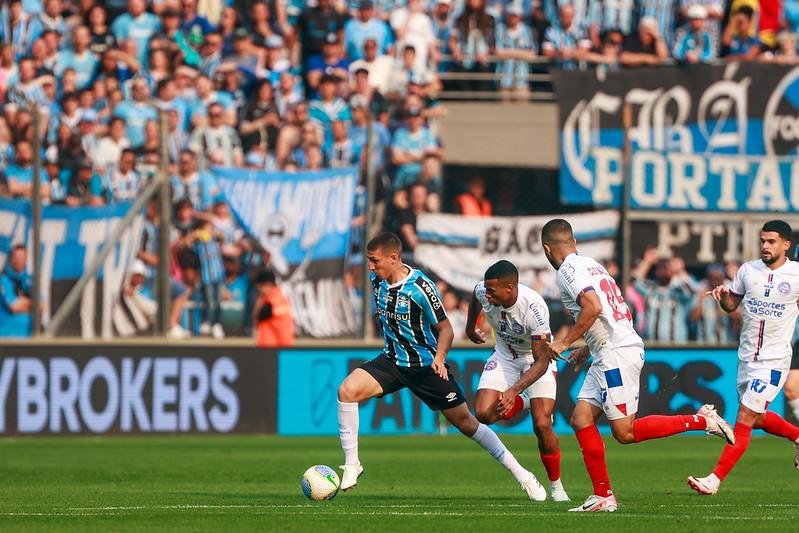 Renato poupou titulares contra o Bahia  pensando na Libertadores
