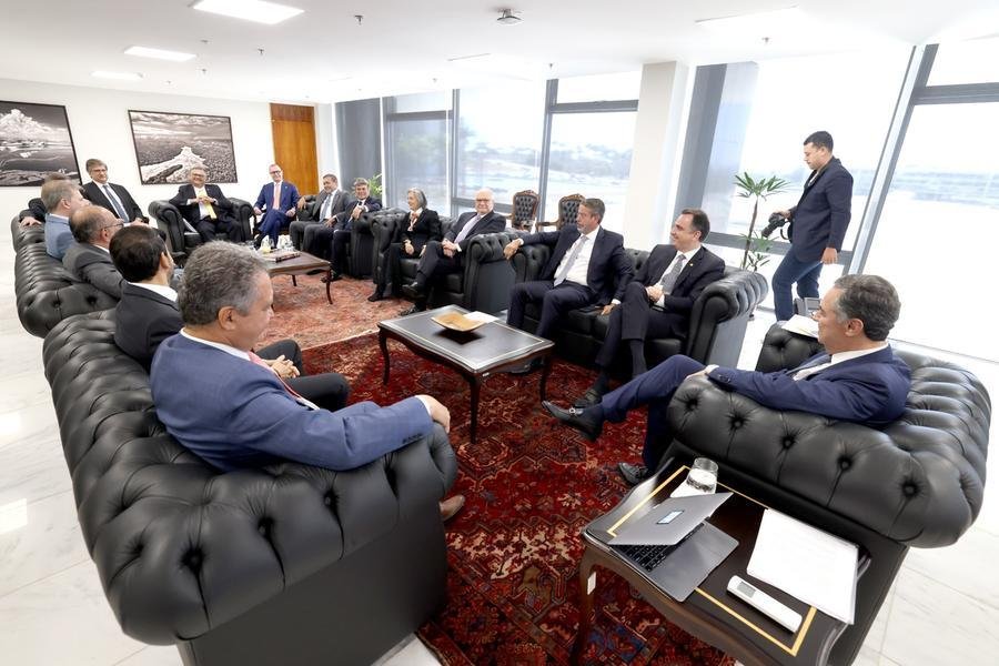 O an&uacute;ncio foi feito ap&oacute;s reuni&atilde;o de cerca de quatro horas no gabinete da presid&ecirc;ncia do Supremo