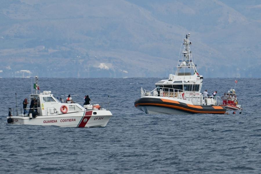 Outros dois corpos encontrados ap&oacute;s naufr&aacute;gio do veleiro de luxo na It&aacute;lia