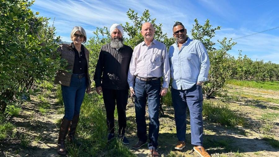 Mara Saalfeld (esquerda) visitou o Canad&aacute; em junho para conhecer propriedades