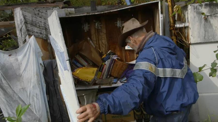 S&eacute;rie Acumuladores conta a trajet&oacute;ria de Dale, um veterano de guerra que armazena centenas de objetos em casa h&aacute; 30 anos.