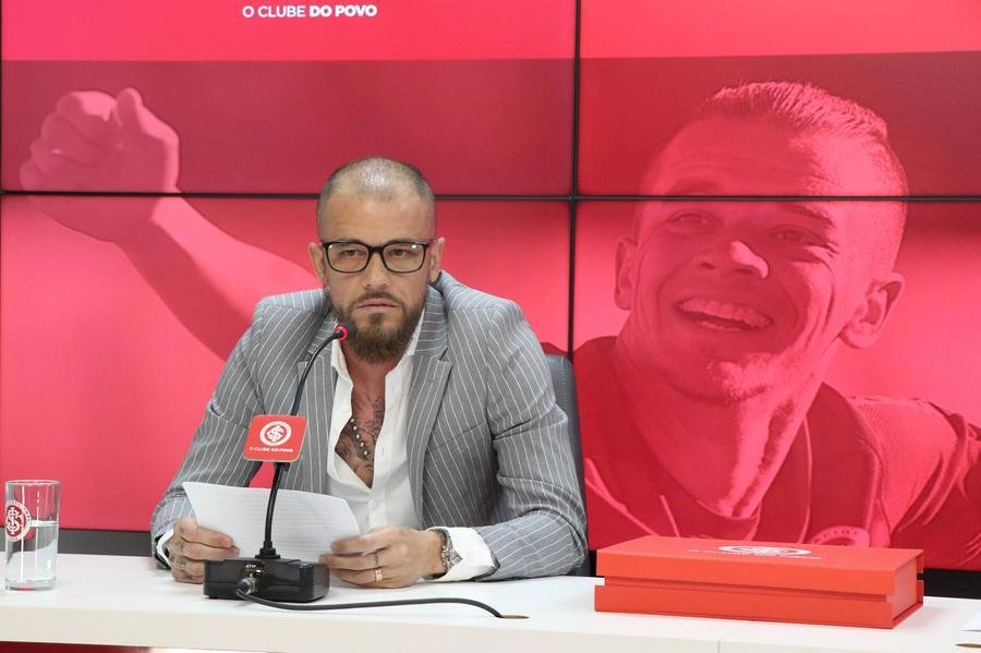 &ldquo;Tem que motivar o gari que trabalha demais e ganha muito pouco, o povo que n&atilde;o ganha nada. Esses caras sim&rdquo;