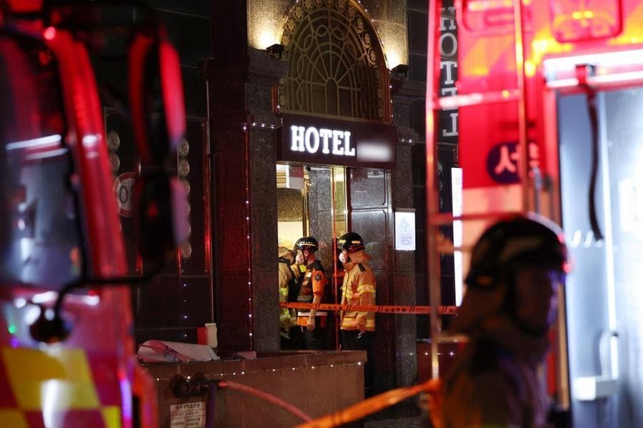 Bombeiros combateram as chamas por tr&ecirc;s horas