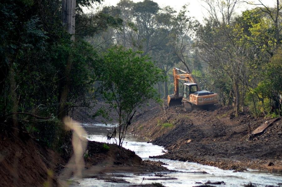 O objetivo do servi&ccedil;o &eacute; manter o canal limpo e desobstru&iacute;do e aumentar a vaz&atilde;o do fluxo de &aacute;gua