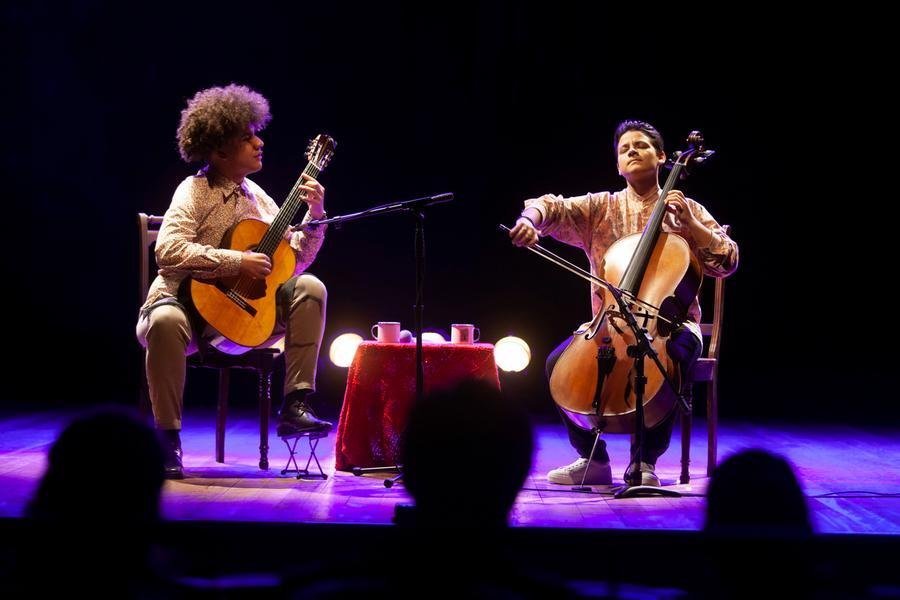 O violonista Tiago Marques e a violoncelista Samara Moraes se apresentam no s&aacute;bado, 24 de agosto, 18h