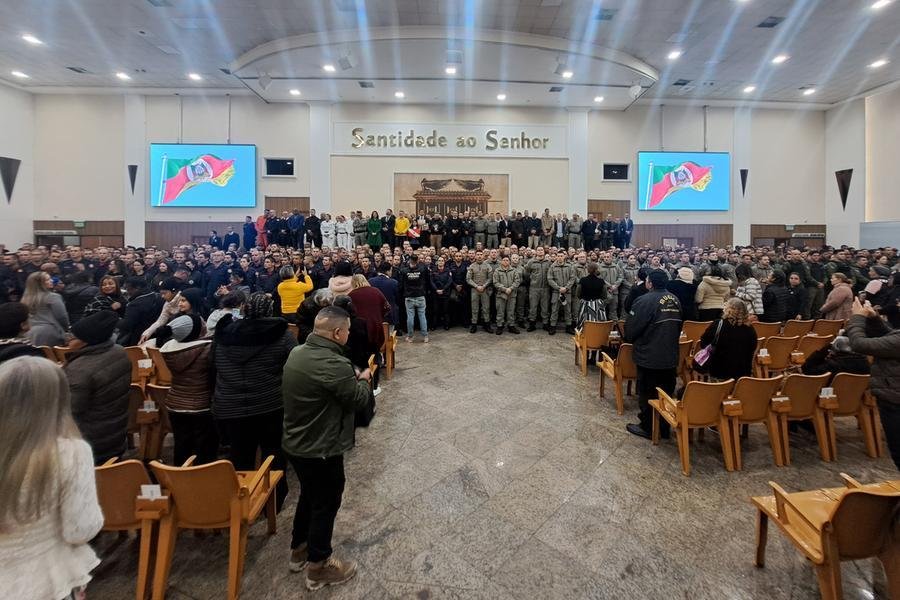 Centenas de agentes de seguran&ccedil;a do Estado estiveram presentes na Igreja Universal, no centro de Porto Alegre