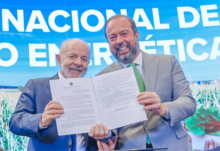 Lula assina novas MPs