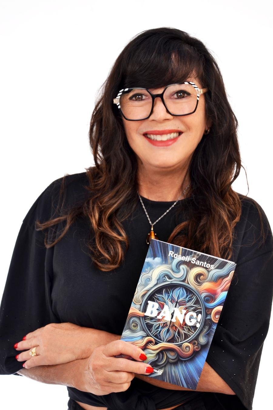 Escritora Roseli Santos lan&ccedil;a o livro 'Bang'