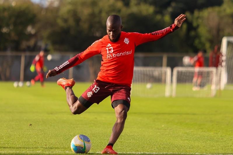 Valencia tem a confian&ccedil;a de Roger para voltar a fazer gols