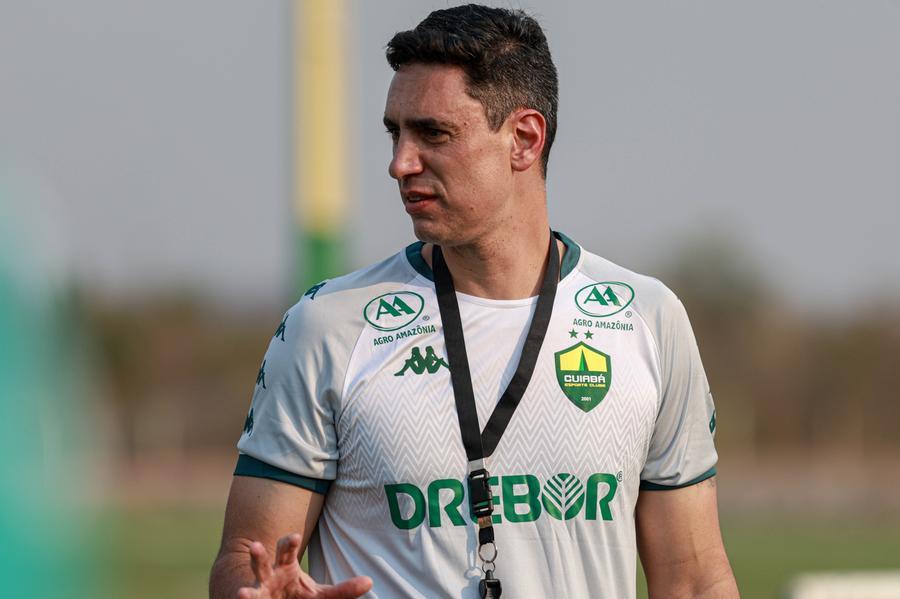 Franco come&ccedil;ou a carreira como auxiliar na base do Athletico-PR, em 2018