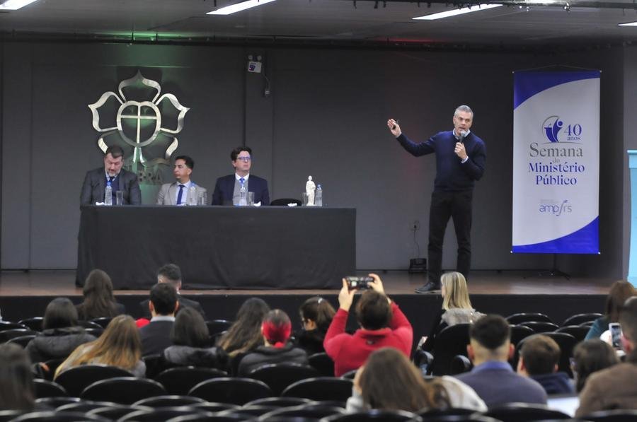 S&eacute;rgio Diefenbach (D), falou da atua&ccedil;&atilde;o do MP/RS durante os eventos clim&aacute;ticos
