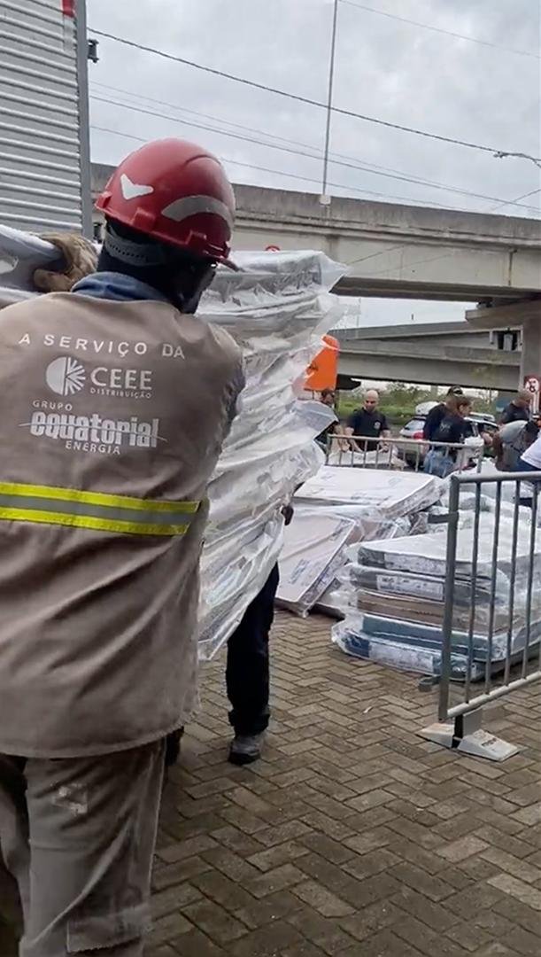 A companhia doou mais de R$ 1,1 milh&atilde;o para as comunidades afetadas, possibilitando a compra de mais de 4 mil colch&otilde;es, 720 travesseiros e len&ccedil;&oacute;is, 600 cobertores e 2 mil telhas.