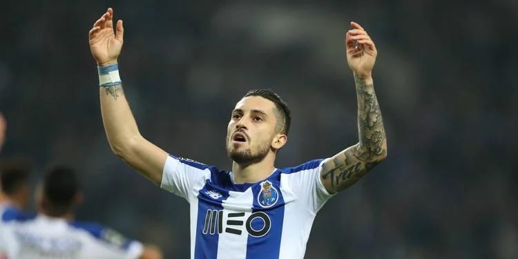 Atleta retorna ao futebol brasileiro dez anos depois de trocar o Gr&ecirc;mio pelo Galatasaray da Turquia
