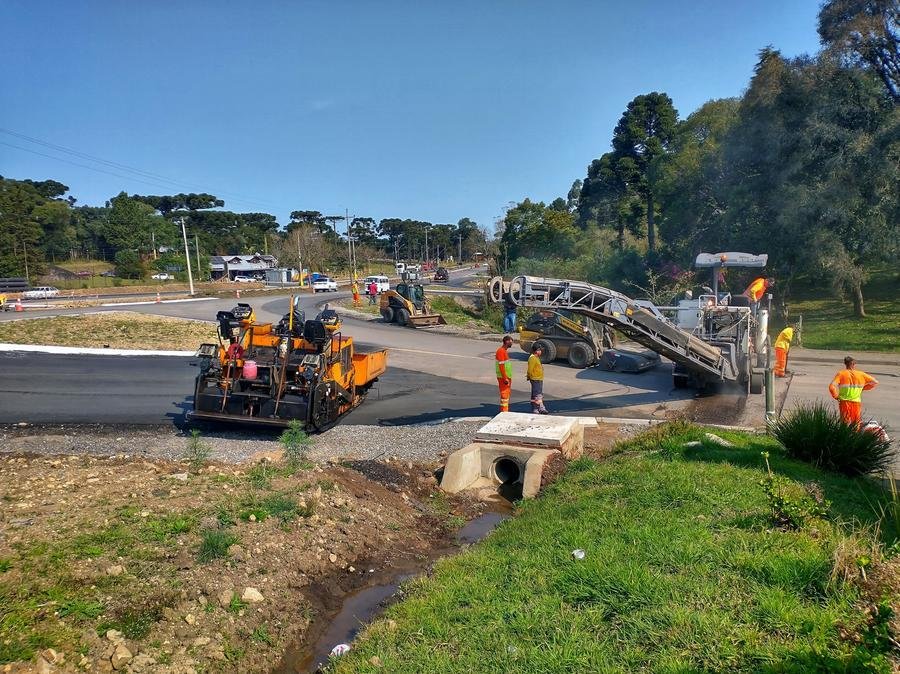 Em Canela, a EGR j&aacute; concluiu a pavimenta&ccedil;&atilde;o asf&aacute;ltica da &aacute;rea e realiza servi&ccedil;os complementares, como ajustes nos canteiros centrais