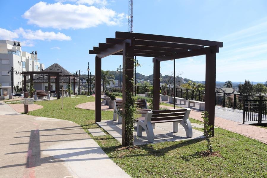 Pra&ccedil;as tem vista privilegiada para a cidade de Garibaldi