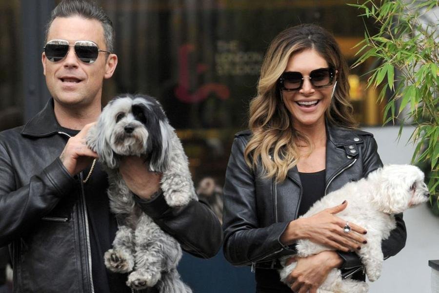 Quando os dois se casaram, em 2010, os cachorros estavam presentes e  presenciaram tamb&eacute;m o nascimento dos quatro filhos de Robbie e Ayda
