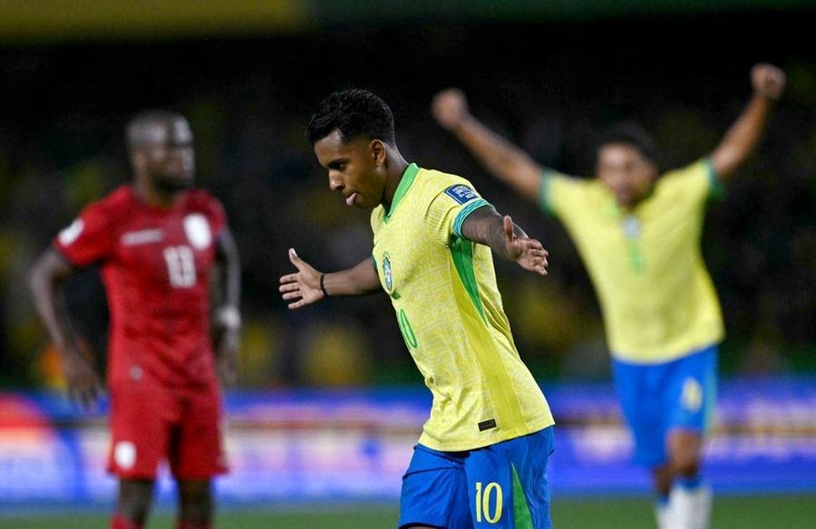 Rodrygo anotou com chute fortuito
