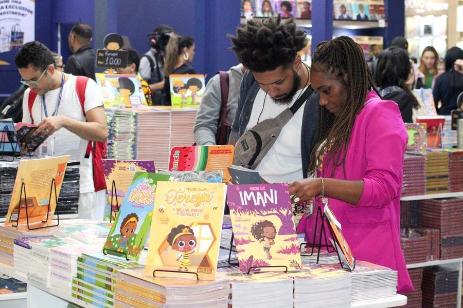 Importante  movimenta&ccedil;&atilde;o de visitantes na 27&ordf; Bienal Internacional do Livro de S&atilde;o Paulo, realizada no Distrito Anhembi