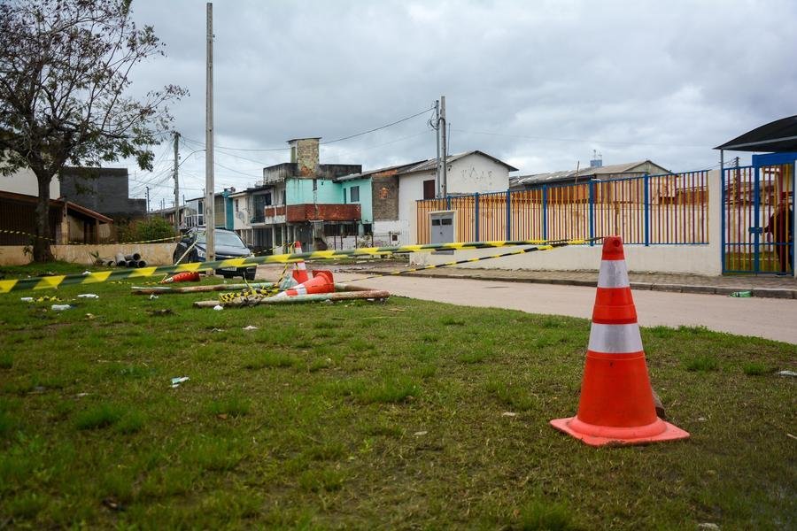 Corpo de menina foi encontrado em lixeira no entorno de escola em Gua&iacute;ba