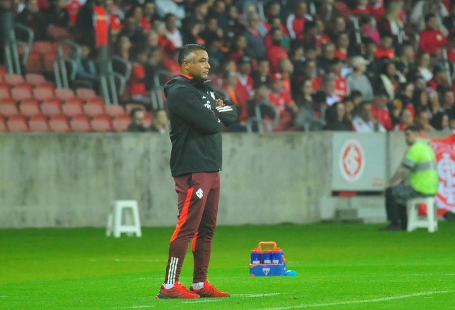 Roger destaca respostas individuais na partida