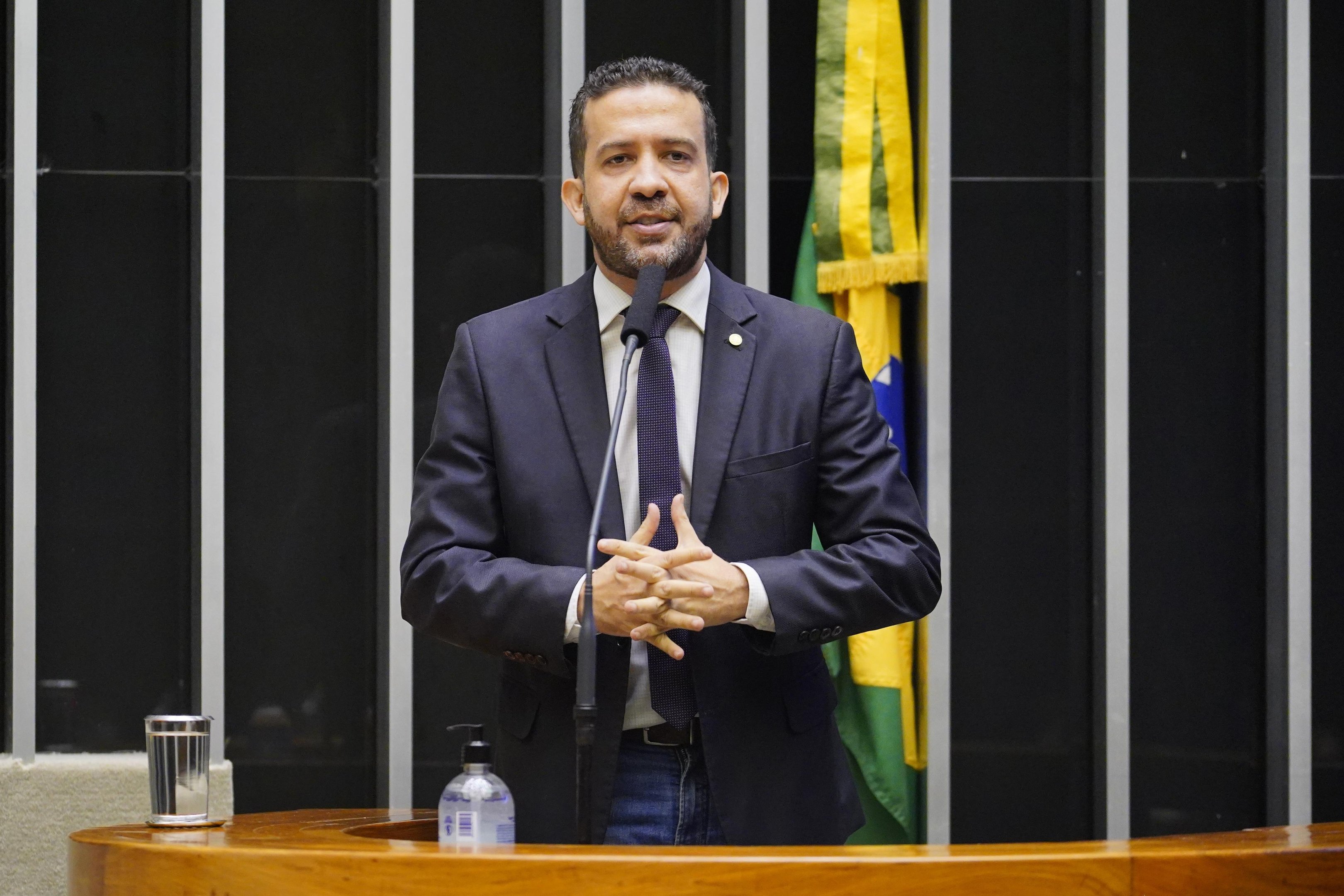 Quadro de Janones é estável, diz boletim médico