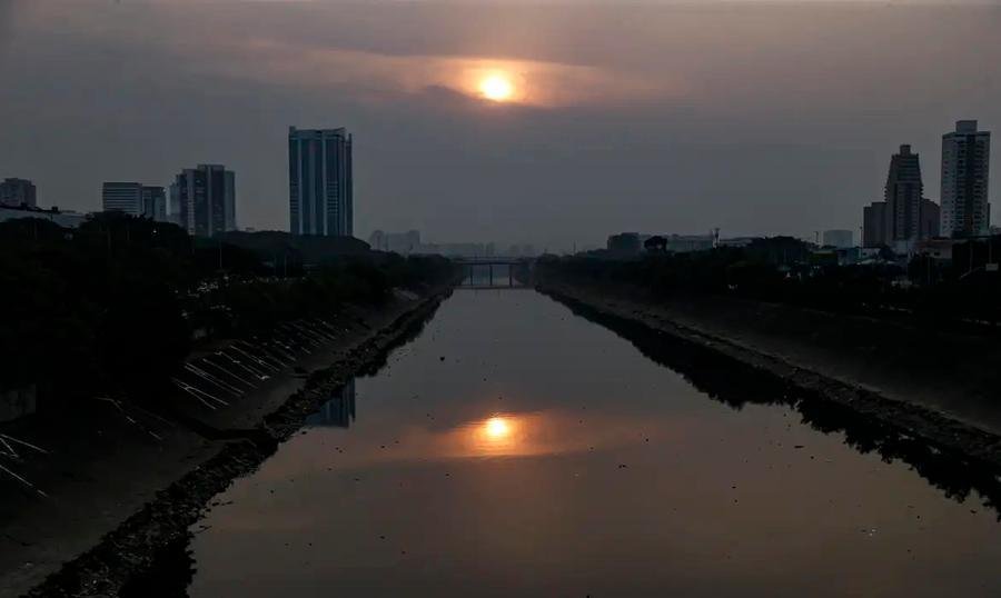 Em S&atilde;o Paulo, calor, polui&ccedil;&atilde;o e seca predominam