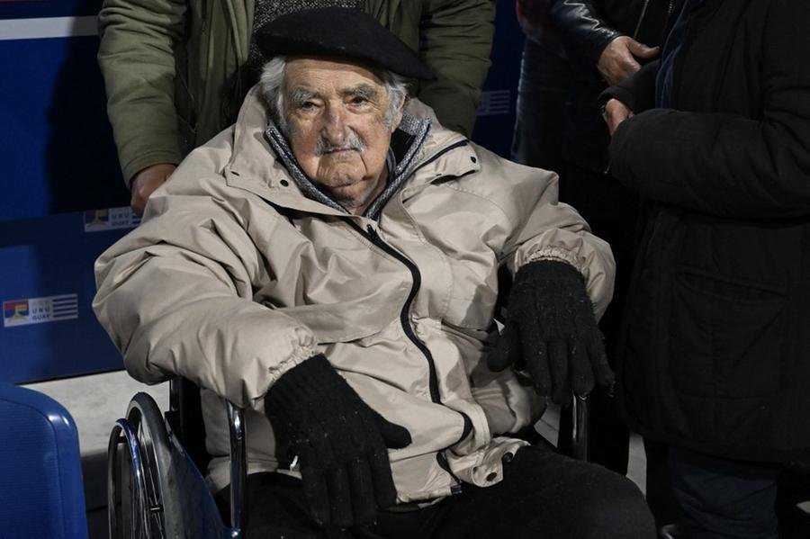 Pol&iacute;tico de 89 anos participou de com&iacute;cio em cadeira de rodas, recentemente