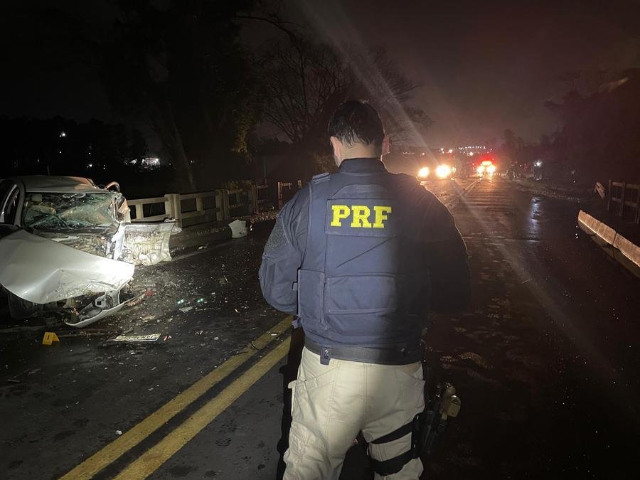 Tr&acirc;nsito ficou totalmente bloqueado para a realiza&ccedil;&atilde;o da per&iacute;cia e limpeza da pista