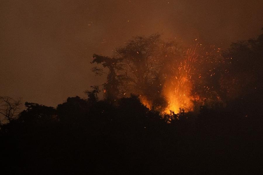 Inc&ecirc;ndio intenso registrado no Rio de Janeiro