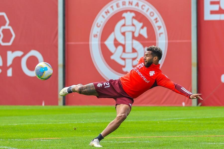 Wesley, que cumpriu suspens&atilde;o na rodada passada, deve retornar ao time titular contra o Cuiab&aacute;