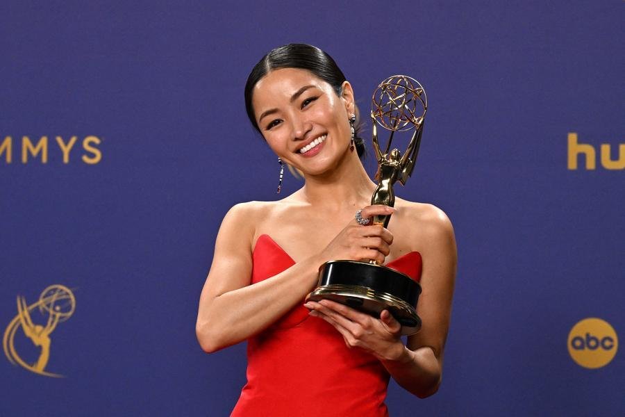 A atriz japonesa Anna Sawai, vencedora do pr&ecirc;mio de Melhor Atriz Principal em S&eacute;rie Dram&aacute;tica por "X&oacute;gum".