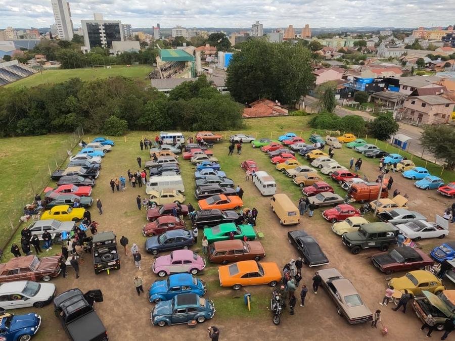 Os encontros chegam a registrar a circula&ccedil;&atilde;o de mais de 200 autom&oacute;veis de modelos curiosos