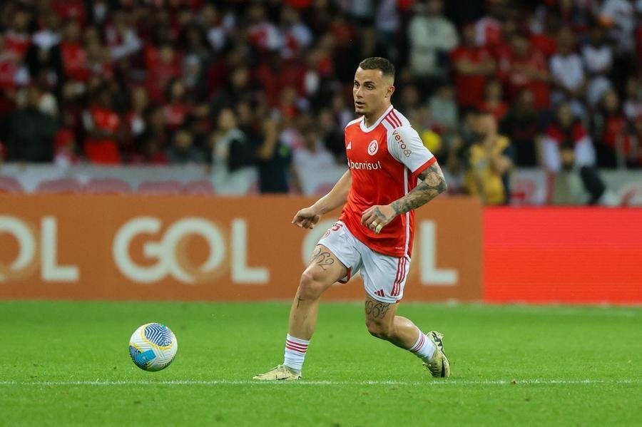 Bruno Gomes ganhou a posi&ccedil;&atilde;o de titular na lateral, apesar de ser volante de origem