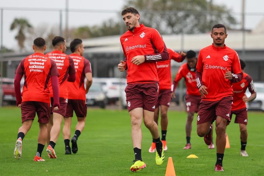 Jogadores treinaram pela manh&atilde;