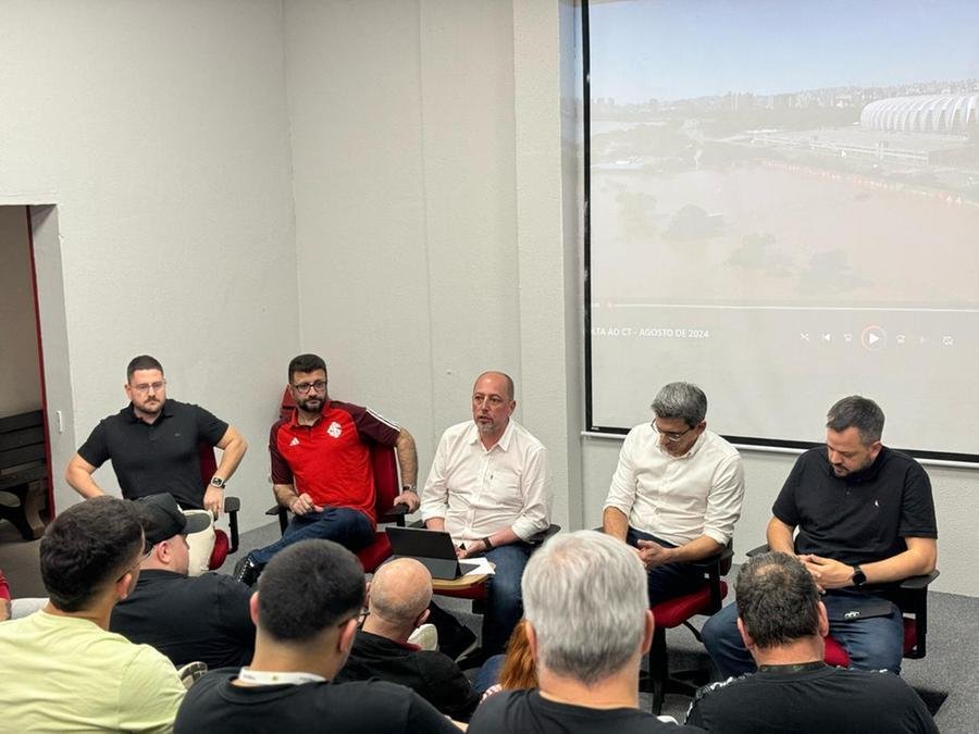 Alessandro Barcellos, junto com outros dirigentes, reuniu jornalistas nesta sexta-feira