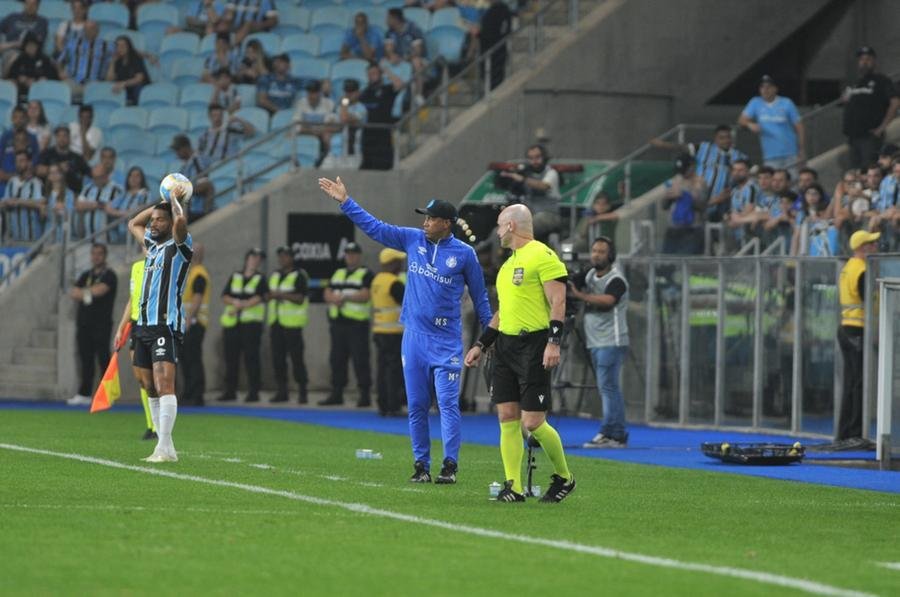 Auxiliar substituiu Renato, suspenso
