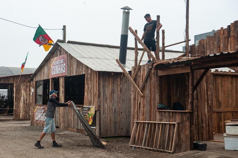Desmontagem do Acampamento Farroupilha no Parque Harmonia