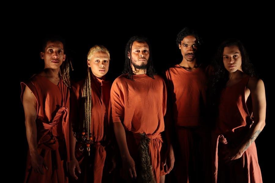 Cia Outro Dances apresenta &lsquo;C&atilde;es&rsquo; com elenco renovado nesta quarta