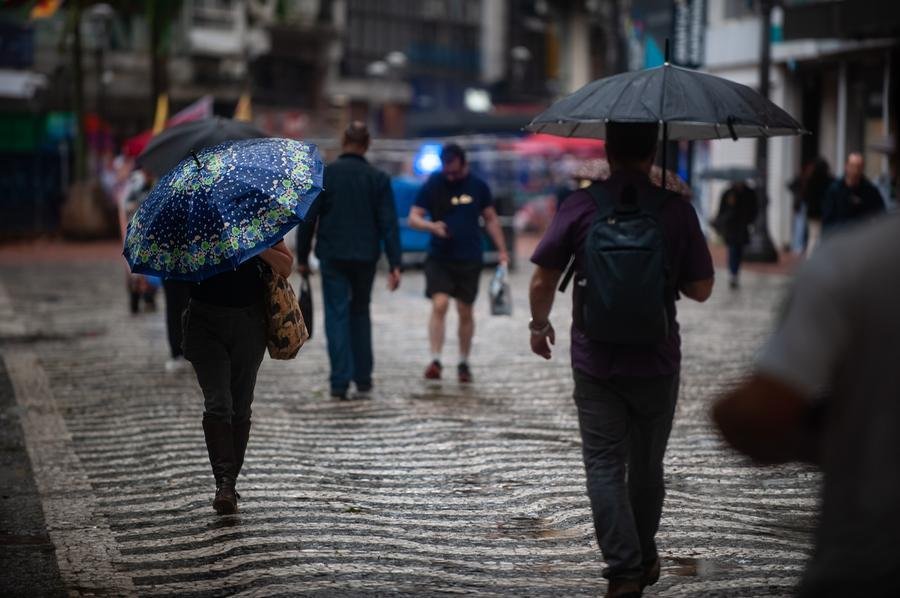 Previs&atilde;o de chuvas e temporais segue nesta quinta-feira em Porto Alegre e Regi&atilde;o Metropolitana