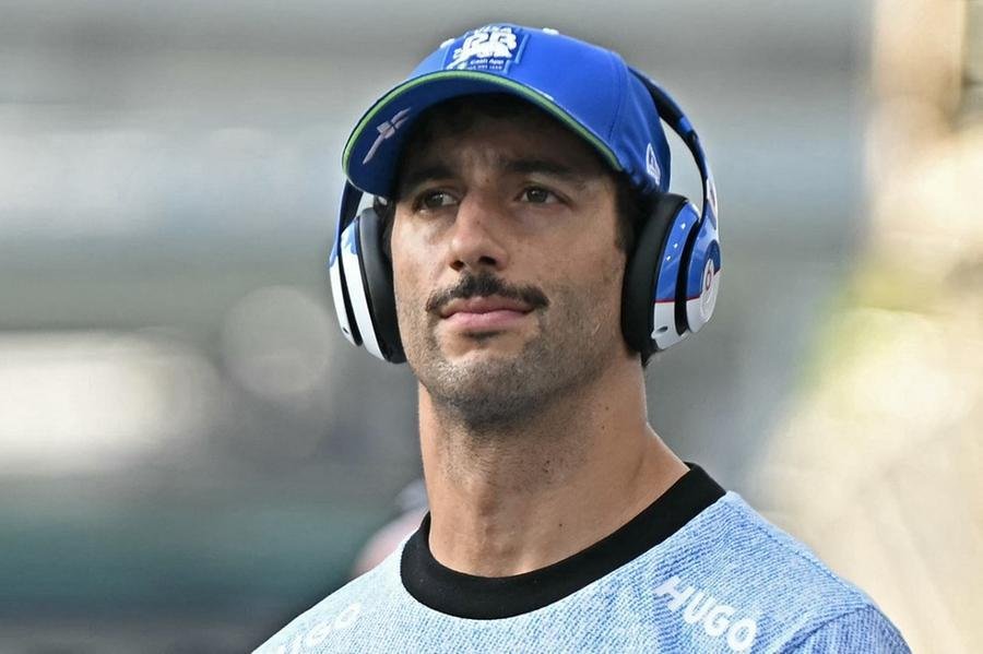 Piloto reserva da Red Bull e Racing Bulls desde 2022, o jovem estreou na elite do automobilismo durante o GP da Holanda em 2023 para substituir Ricciardo, que estava machucado