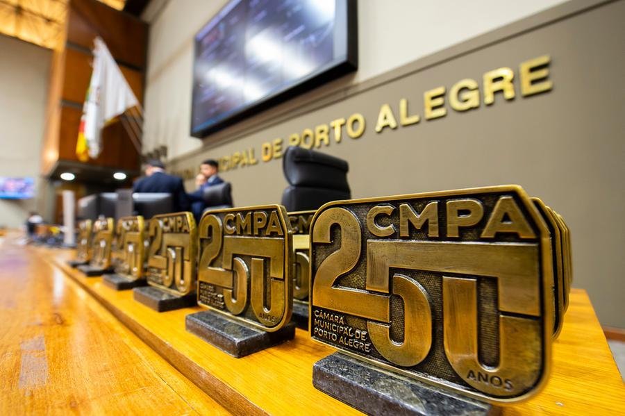 Com regras, vereadores de Porto Alegre podem distribuir homenagens para pessoas e institui&ccedil;&otilde;es